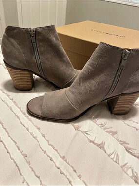 Lucky Brand Barimo Open Toe Leather Bootie Peep Toe Ankle Booties in Brown